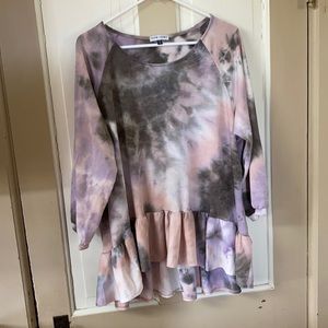 1x tie dye shirt